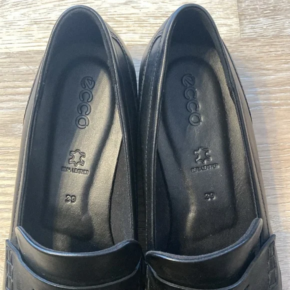 Ecco Real Leather Black Loafers - Picture 2 of 5